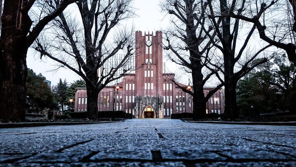 出身大学はどこ?